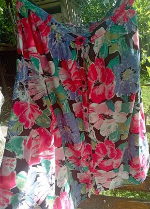 Яркая, легкая юбка на пуговицах, ткань типа штапель, цветы