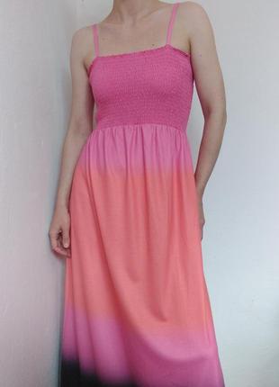 Яркий сарафан платье миди платье на бретелях розовое платье омбре платье резинка платья розовое платье миди сарафан2 фото