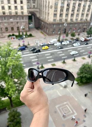Окуляри в стилі balenciaga swift oval-frame sunglasses матові2 фото