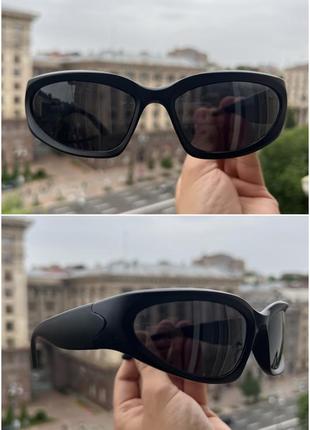 Окуляри в стилі balenciaga swift oval-frame sunglasses матові3 фото