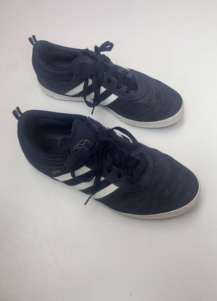 Adidas suciu