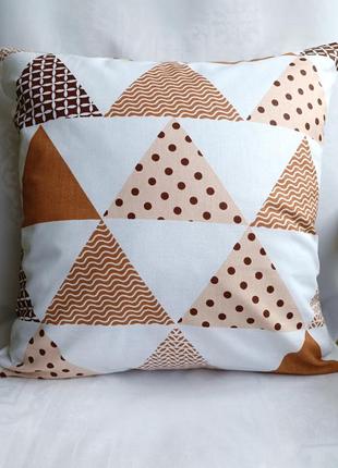 Наволочка 35*35 коричневі трикутники з бавовни для постілі