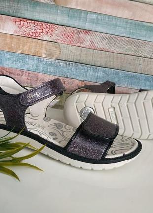 Нові босоніжки сандалії primigi. італія