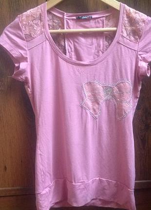 Трикотажная красивая футболка