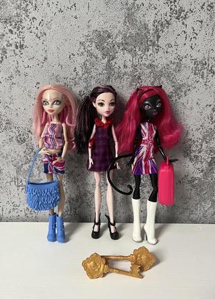 Набор кукол monster high монстро звезды в лондоне, вайперин горгона,дракулаура,кетты кэты нуар