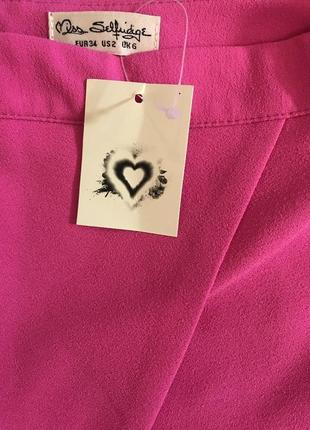 Очень красивые и стильные брендовые шортики розового цвета.5 фото