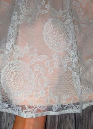 Нежное персиковое платье с белым гипюром divided #645 фото
