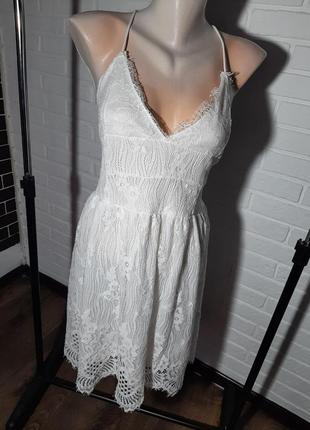 Нарядное ажурное, кружевное платье с открытой спинкой
