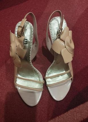 Босоніжки жіночі