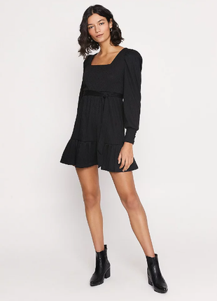 Плаття в рубчик чорне плаття із широкими рукавами з квадратним вирізом