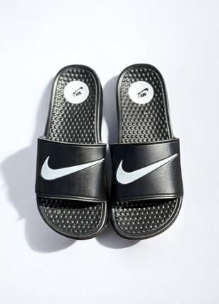 Чоловічі шльопанці nike hair чорні з білим 40-44 тапочки найк гумові шльопки