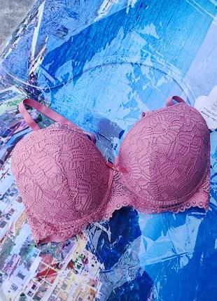 Бюст жіночий, бюстгальтер чашка с