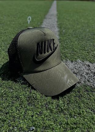 Кепка с логотипом nike