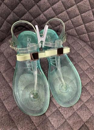 Боcоніжки  ted baker