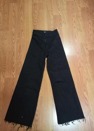 Черные джинсы с неровным краем2 фото