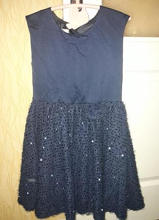 Ошатне плаття дівчинці