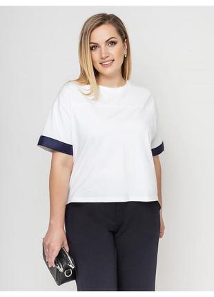 Белая женская футболка из хлопка с синей белкой большого размера размеры 48-60