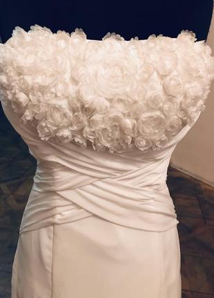 Свадебное платье в классическом стиле со шлейфом3 фото
