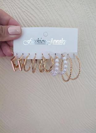 Набор сережек, смотрите больше бижутерии в своих объемах4 фото