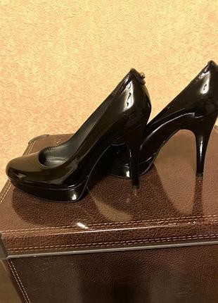 Stuart weitzman туфли лодочки лаковые 36