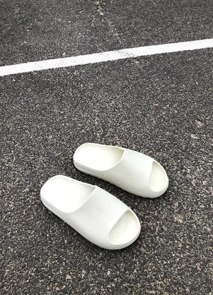 Adidas yeezy slide white 2022