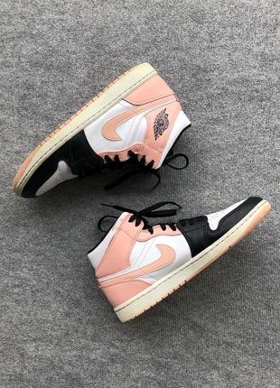 Оригинальные кроссовки nike air jordan 1 mid crimson tint pink/white/black5 фото