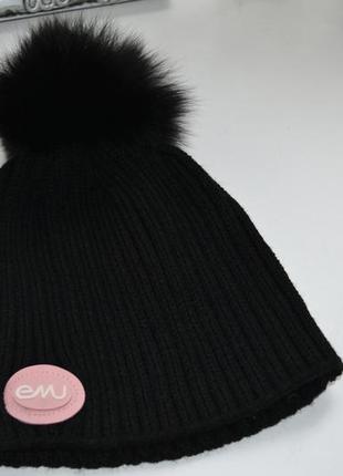 Черная шапка с бубоном песец emu1 фото