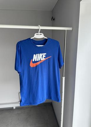 The nike tee