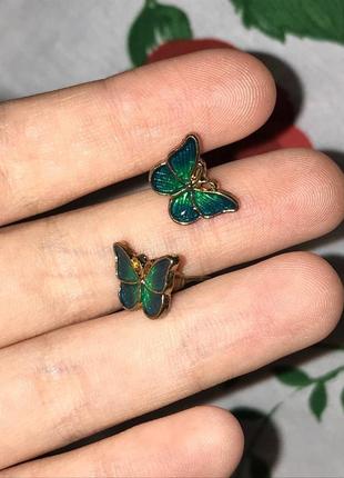 Сережки гвоздики с бабочками