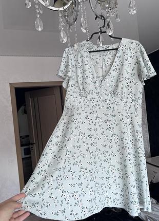 Легкое светлое платье на лето