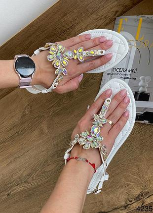 Босоножки с камушками