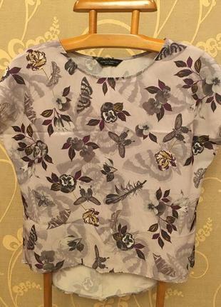 Дуже красива та стильна брендова блузка у кольорах і метеликах.4 фото