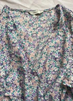 Летнее тоненькое платье в цветочный принт4 фото
