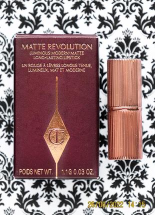 Стійка матова помада для губ charlotte tilbury matte revolution lipstick pillow talk original 1.1 г1 фото