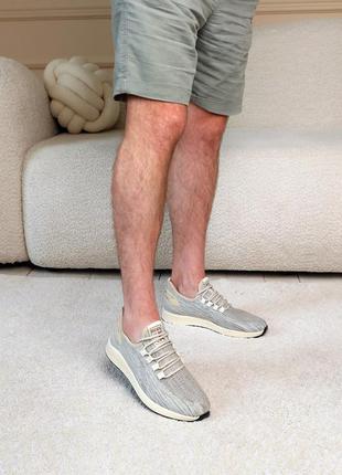 Стильні кросівки чоловічі світлосірі текстиль+сітка літні/літо - чоловіче взуття6 фото