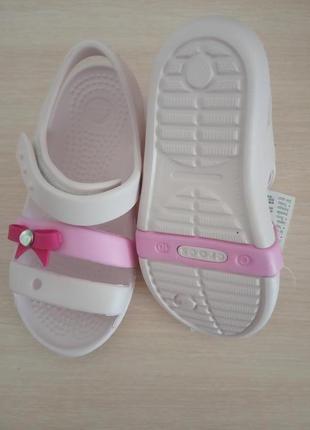 Розовые босоножки сандали кроксы crocs kids´ keeley charm sandal5 фото