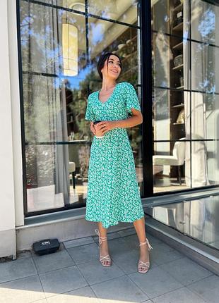 Легенька, невагома сукня, саме те що подрібно на кожен день.
класно виглялає і під каблучок, і під кеди