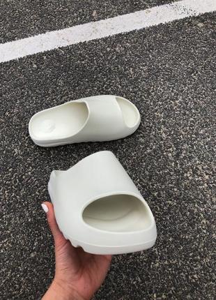 Сланці adidas yeezy slide white3 фото