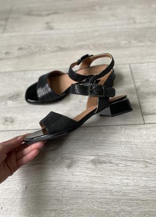 Босоніжки шкіряні оригінал caprice р.37