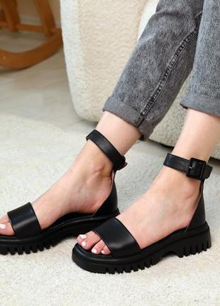 Стильні чорні сандалі/босоніжки на товстій підошві шкіряні/шкіра - жіноче взуття