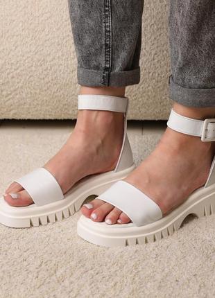 Стильні білі сандалі/босоніжки на товстій підошві шкіряні/шкіра - жіноче взуття на літо1 фото