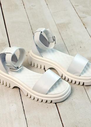 Стильні білі сандалі/босоніжки на товстій підошві шкіряні/шкіра - жіноче взуття на літо8 фото