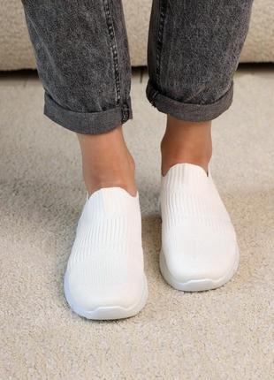 Стильні білі жіночі кросівки легкі, з текстилю, літні/літо - жіноче взуття3 фото