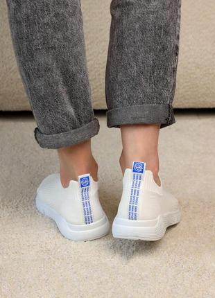 Стильні білі жіночі кросівки легкі, з текстилю, літні/літо - жіноче взуття7 фото