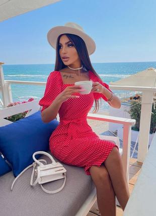 Елегантна сукня в горошок