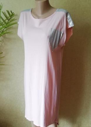 Плаття-туніка світло-рожевого кольору з асиметричним низом. сарафан декорований вставками з тканини з пойєток.