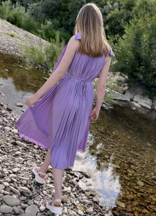 Трендовый сарафан лавандового цвета