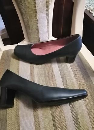 Туфлі шкіра clarks. p 37,5-38.