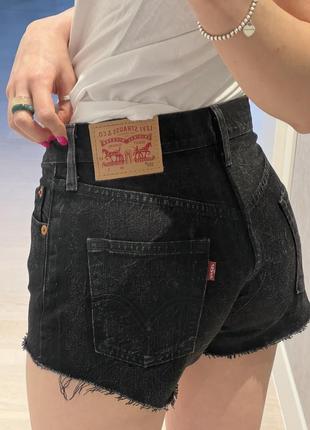 Чорні джинсові шорти levi’s