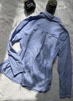Рубашка на запах голубая,приталенная2 фото